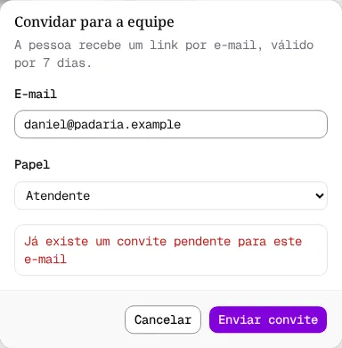 Janela Convidar para a equipe, aberta por um Administrador, com a mensagem Já existe um convite pendente e sem o botão Reenviar.
